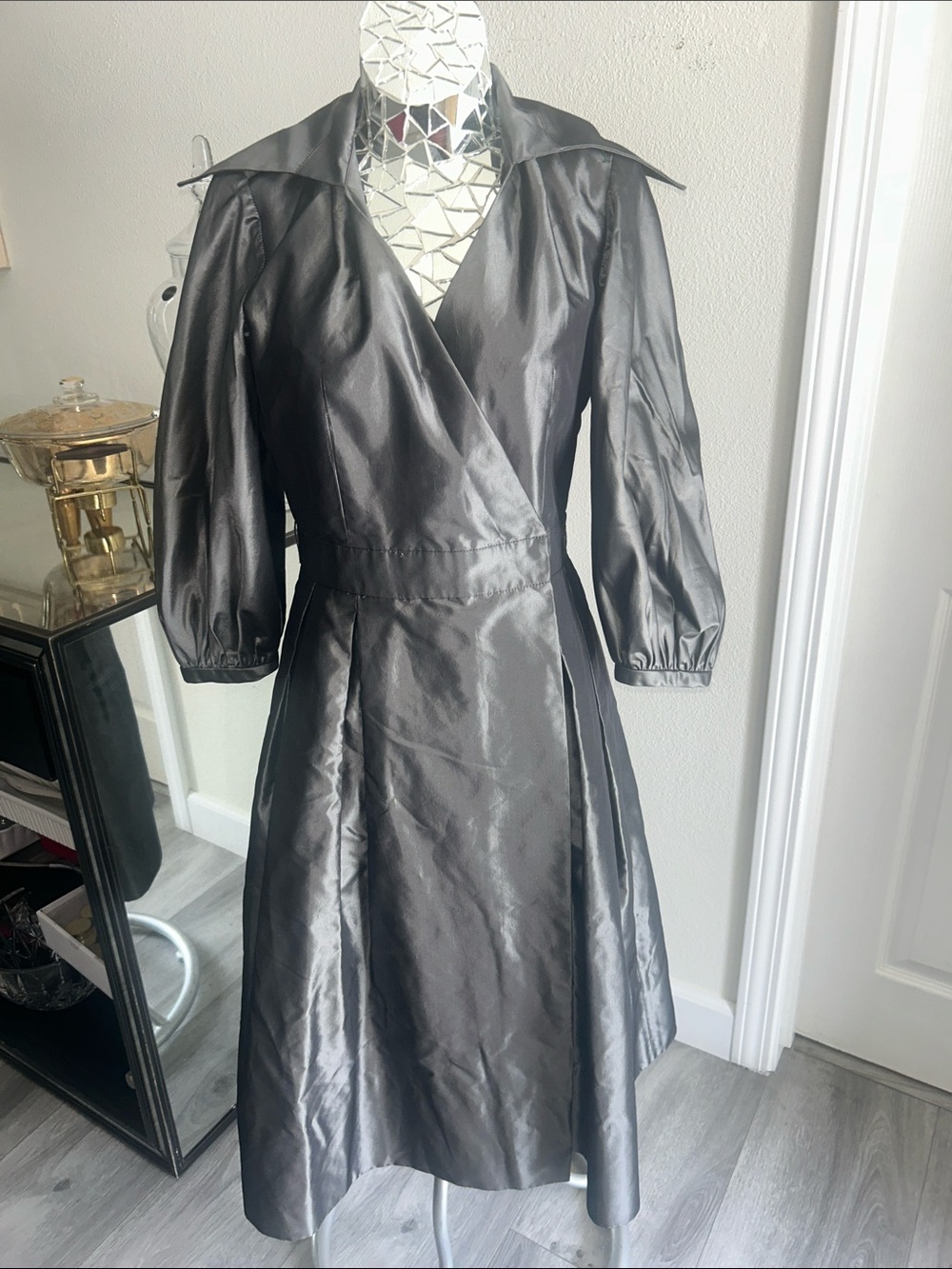 Rickie Freeman for Teri Jon 100% SILK Classic Grey Metallic Wrap Midi Dress Sz 2